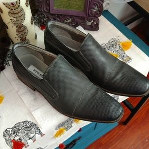 Men's dress shoes in grey